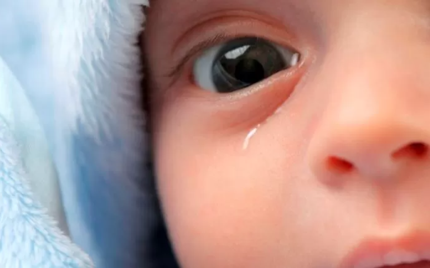 گریه و آبریزش چشم نوزاد