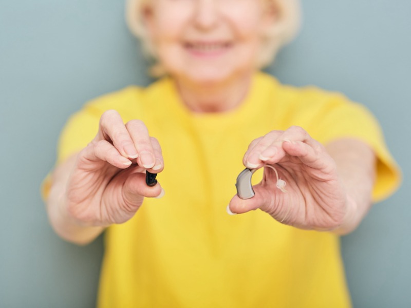 چرا انتخاب سمعک مناسب برای سالمندان اهمیت دارد؟