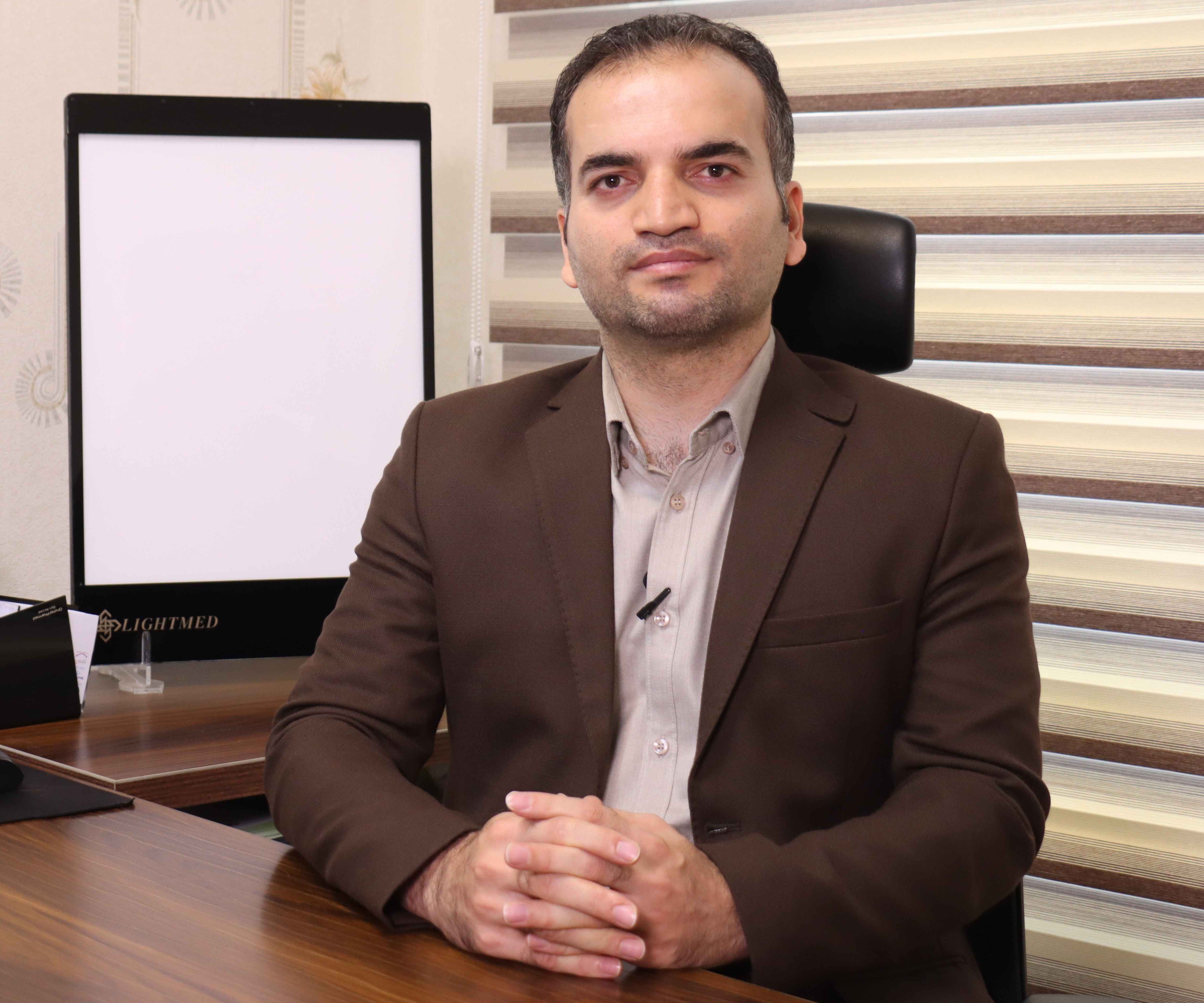 دکتر احمد قمی فر